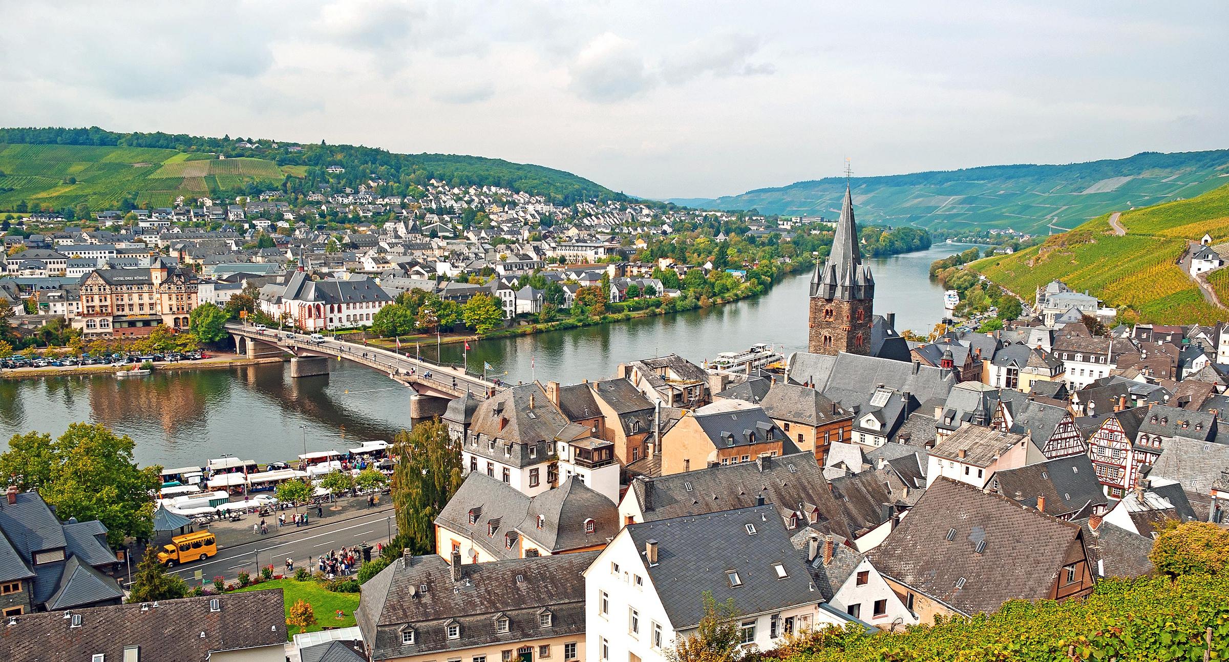 BERNKASTEL CRUCEROS MOSELA CRUCEROS FLUVIALES MOSELA MOSELLE RIVER CRUIES MOSELLE CRUISES CRUCEROS MOSELA #RiverCruises #CrucerosFluviales #Mosela #Bernkastel #Cruceros #Cruises #Creuers #Bidaiak